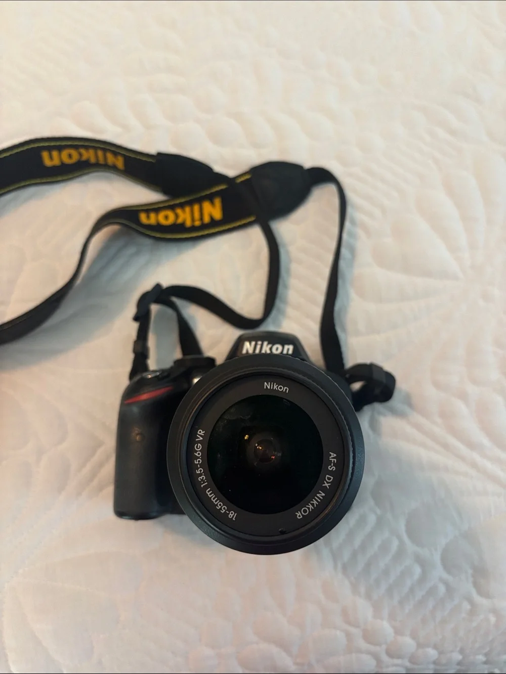 Nikon D3200 DSLR Camera in Black with 18-55mm VR Lens
